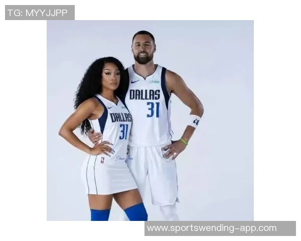 克莱新赛季首战表现平平13投仅4中三分球命中率低迷仅得10分