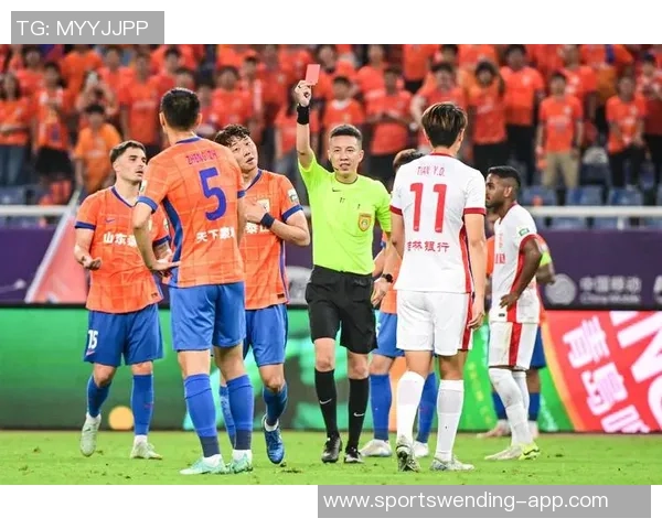 中超连续3年赛季首红出现在第1轮，黄锐烽和姜至鹏皆为肘击染红